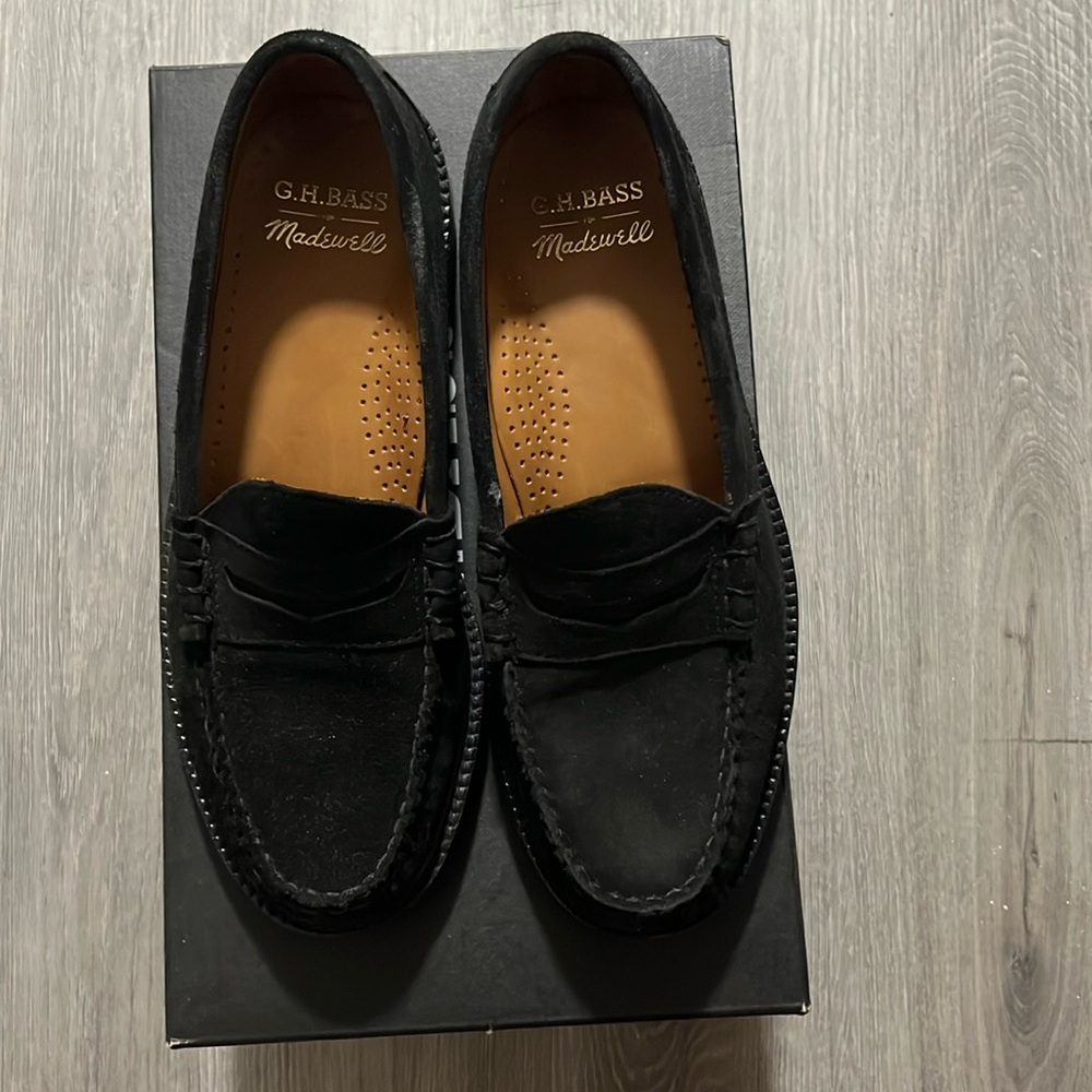 Like new pair of lug sole weejuns